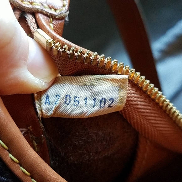 Rare Vintage Dooney & Bourke Large Hobo Bag - Picture 11 of 14